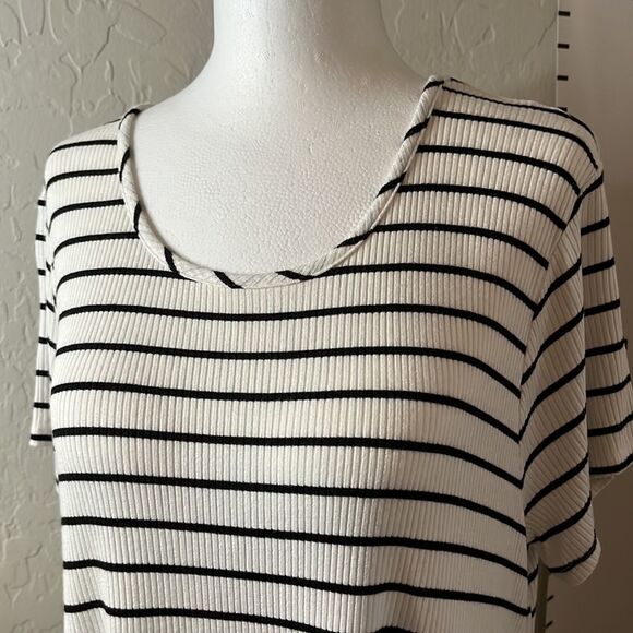 Eyeshadow black and white striped short sleeve scoopneck a-line top SZ 1X - Picture 2 of 11